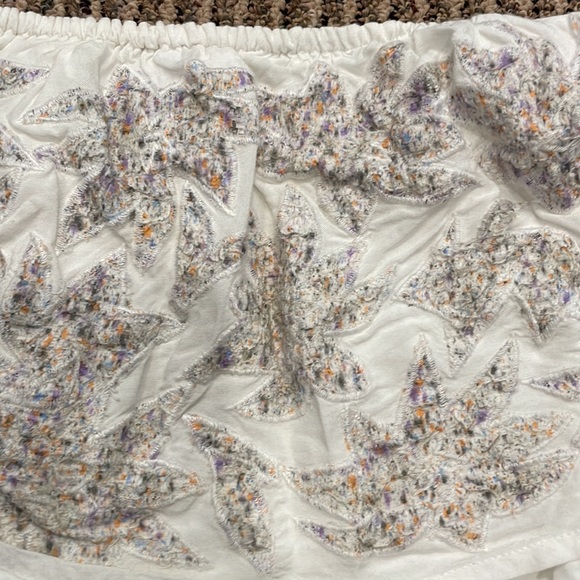 White tube top with embroidered detail - Picture 3 of 3